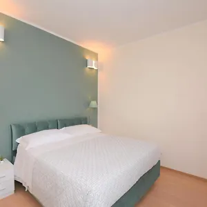 https://la-dotta-apartments-via-jacopo-barozzi.emilia-romagnahotels.net